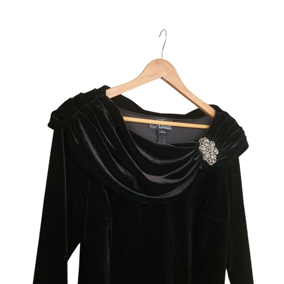 Alex Evenings Portrait Collar Velvet Stretch Blouse With Brooch - Picture 2 of 12